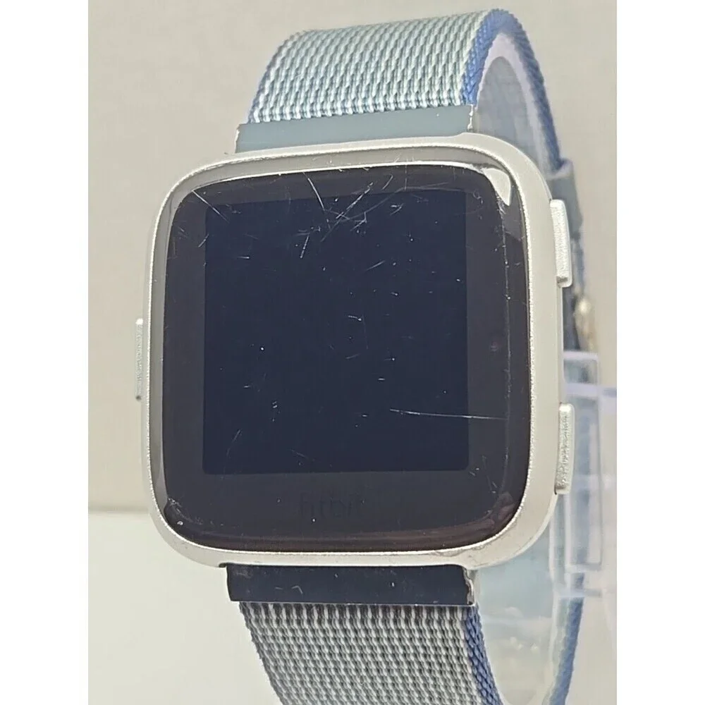Fitbit Versa FB504 Smartwatch Fitness Heart Rate Bluetooth Extr Bands No Charger